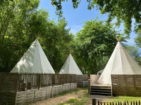 HÉBERGEMENT INSOLITE 8 personnes - Tipis - Sans sanitaires