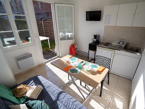 STUDIO 2 personnes - Studio Mimosa - 10 m² sans sanitaires