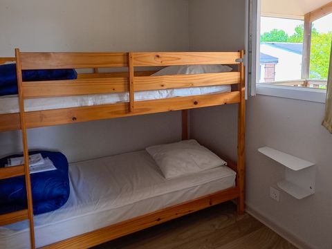 CHALET 4 personnes -  Chalet 24m² (2 chambres) avec terrasse couverte 4 pers