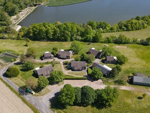 CHALET 7 personnes - Chalet 35m² (2 chambres) terrasse couverte - Le Parc des Coteaux 800m du camping 5/7 pers