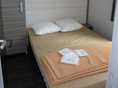 CHALET 6 personnes - Chalet 35m² (3 chambres) avec terrasse couverte 6 pers