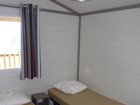 CHALET 6 personnes - Chalet 35m² (3 chambres) avec terrasse couverte 6 pers