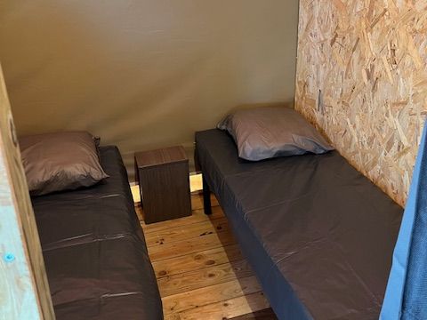 TENTE 6 personnes - Tente toilée - 20m² - 3 chambres - avec électricité + terrasse couverte -