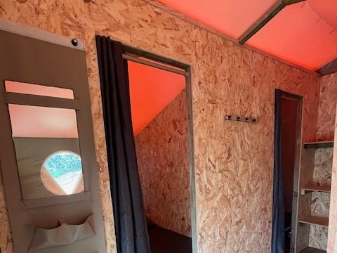 TENTE 6 personnes - Tente toilée - 20m² - 3 chambres - avec électricité + terrasse couverte -