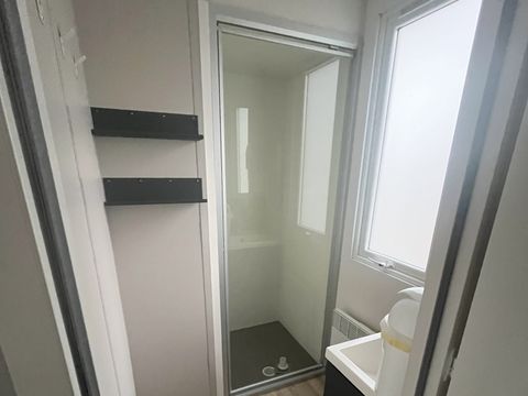 MOBILHOME 4 personnes - Classique - 25m² - 2 chambres - terrasse semi-couverte coté