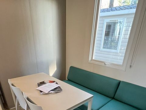 MOBILHOME 4 personnes - Classique - 25m² - 2 chambres - terrasse semi-couverte coté