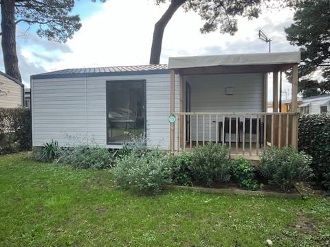 MOBILHOME 4 personnes - Mobil home Confort - 25m² - 2 chambres - terrasse couverte côté