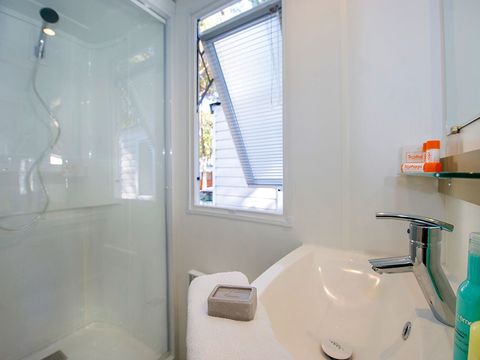 MOBILHOME 4 personnes - Ultimate | 2 Ch. | 4 Pers. | Terrasse Surélevée | Clim. | TV
