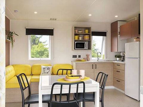MOBILHOME 8 personnes - Comfort | 4 Ch. | 8 Pers. | Terrasse surélevée | 2 SDB | Clim. MOBILHOME 8 personnes - Comfort | 4 Ch. | 8 Pers. | Terrasse surélevée | 2 SDB | Clim.