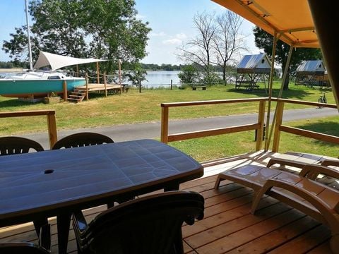 Tente en toile et en bois 4 personnes - TENTE CANADA - sans sanitaires 20 m²