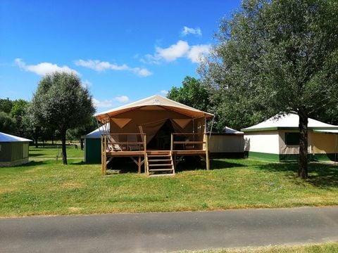 Tente en toile et en bois 4 personnes - TENTE CANADA - sans sanitaires 20 m²