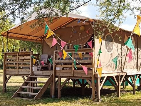 Tente en toile et en bois 4 personnes - TENTE CANADA - sans sanitaires 20 m²
