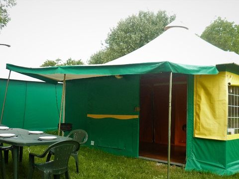 Bungalow toilé 4 personnes - KIWI - sans sanitaires 25 m²