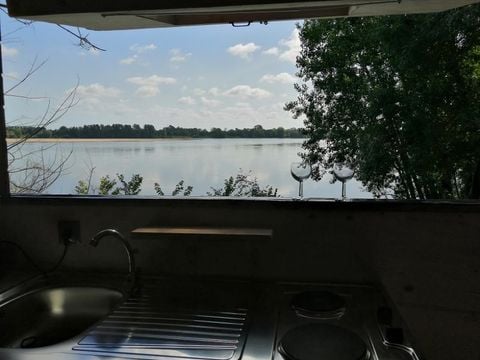 Insolite 4 personnes - BATHÔ CATAMARAN CABANÉ 11 m²