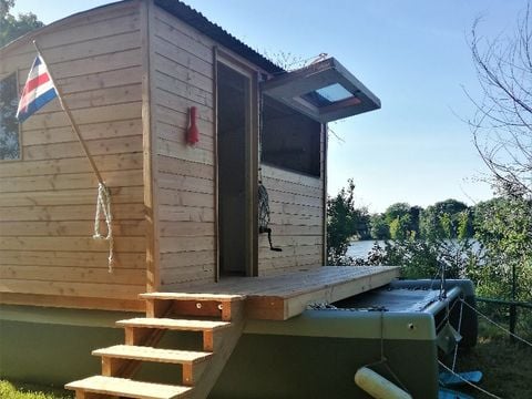 Insolite 4 personnes - BATHÔ CATAMARAN CABANÉ 11 m²