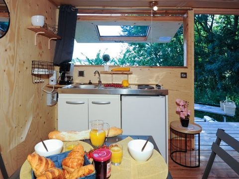 Insolite 4 personnes - BATHÔ CATAMARAN CABANÉ 11 m²
