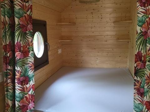 HÉBERGEMENT INSOLITE 4 personnes - Roulotte - 4 personnes