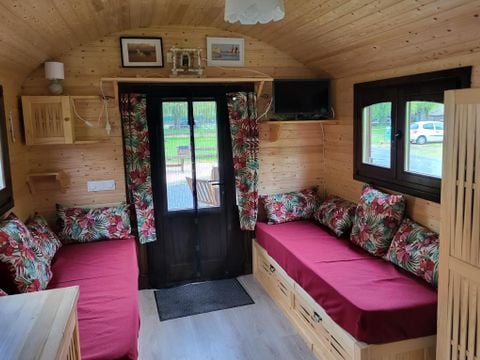 HÉBERGEMENT INSOLITE 4 personnes - Roulotte - 4 personnes