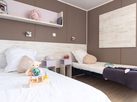 Mobilhome 4 personnes - Cottage Prestige VIP 40m² - 2 chambres + télévision + Terrasse