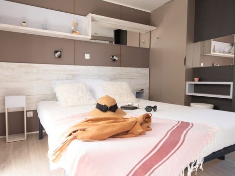 Mobilhome 4 personnes - Cottage Prestige VIP 40m² - 2 chambres + télévision + Terrasse
