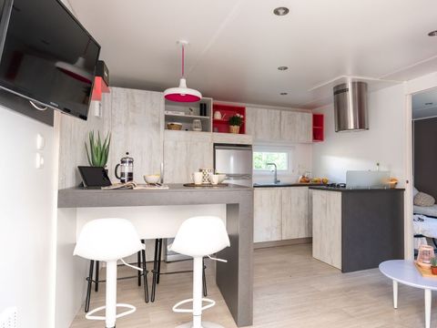 Mobilhome 4 personnes - Cottage Prestige VIP 40m² - 2 chambres + télévision + Terrasse