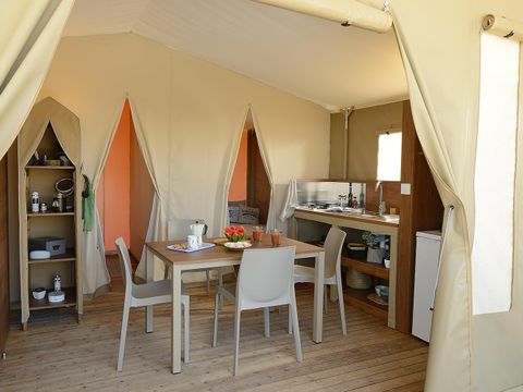Tente en toile et en bois 5 personnes - Wood Lodge Confort 25 m² - 2 chambres - Terrasse couverte