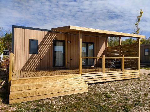 Mobilhome 4 personnes - Homeflower Premium 32m² - 2 chambres - Terrasse couverte - Clim