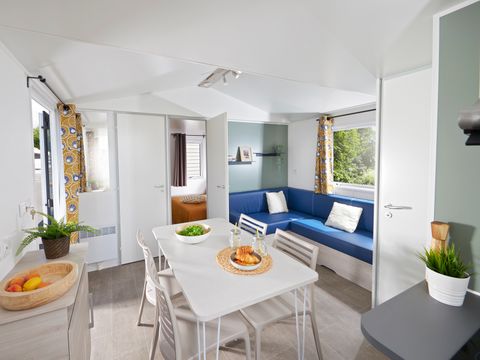 Mobilhome 4 personnes - Homeflower Premium 32m² - 2 chambres - Terrasse couverte - Clim