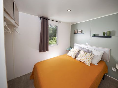 Mobilhome 4 personnes - Homeflower Premium 32m² - 2 chambres - Terrasse couverte - Clim