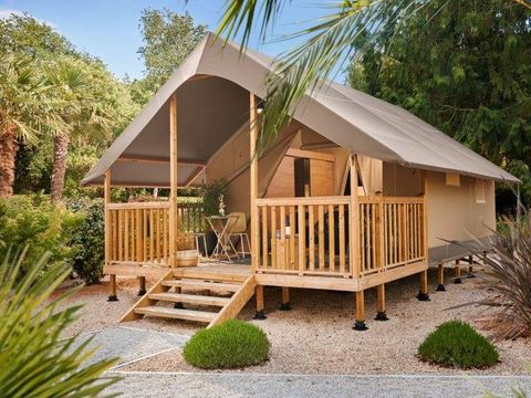 TENTE TOILE ET BOIS 5 personnes - Wood Lodge Standard 25 m2 (2 chambres-5 pers ) + terrasse couverte (Avec sanitaires)