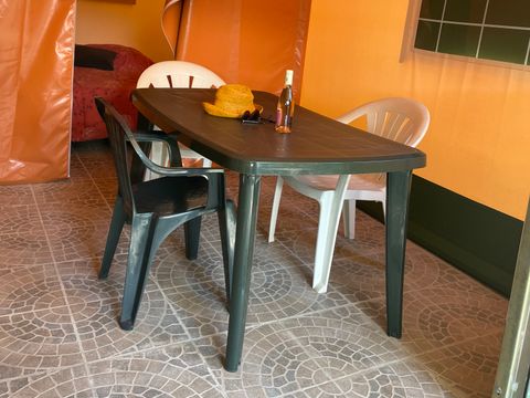 BUNGALOW TOILÉ 5 personnes - Meublé ECO (sans sanitaires)