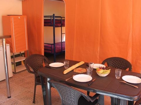 BUNGALOW TOILÉ 5 personnes - Meublé ECO (sans sanitaires)