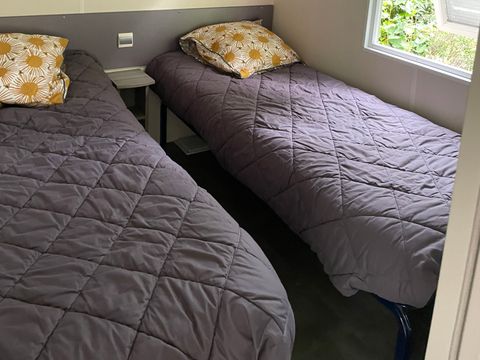 Mobilhome 4 personnes - Premium 2 chambres 27-32m² + Terrasse semi-couverte + TV + LV (Dimanche)