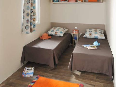Mobilhome 4 personnes - Premium 2 chambres 27-32m² + Terrasse semi-couverte + TV + LV (Dimanche)