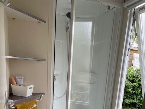 Mobilhome 4 personnes - Premium 2 chambres 27-32m² + Terrasse semi-couverte + TV + LV (Dimanche)