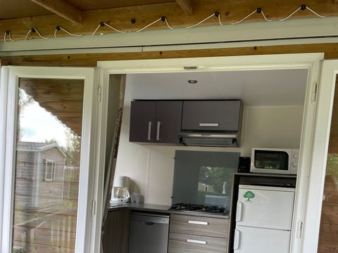 Mobilhome 4 personnes - Premium 2 chambres 27-32m² + Terrasse semi-couverte + TV + LV (Dimanche)