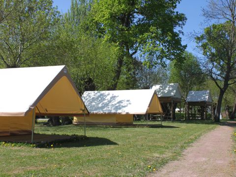 Tente en toile et en bois 2 personnes - Tente Treck Standard 1 chambre (sans sanitaires ni cuisine / sans véhicule)