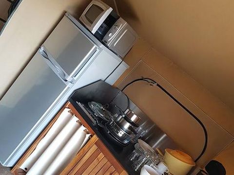 TENTE TOILE ET BOIS 5 personnes - 2 chambres sans sanitaires