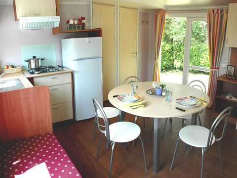 MOBILHOME 6 personnes - Mobil home Carnac STANDARD + 32m² (3 chambres - 6 personnes) Terrasse couverte + TV