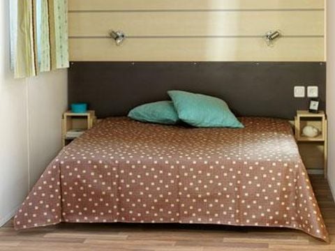 MOBILHOME 4 personnes - CLASSIC 22-2  >10ans - maxi 4 adultes - TV, 2 chambres, environ 22m²