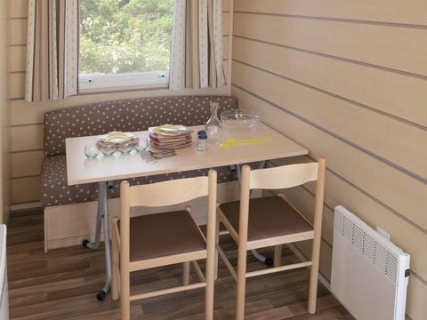 MOBILHOME 4 personnes - CLASSIC 22-2  >10ans - maxi 4 adultes - TV, 2 chambres, environ 22m²