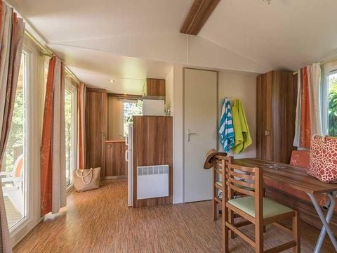 MOBILHOME 5 personnes - CLASSIC 27-2  >10ans - maxi 4 adultes - TV, 2 chambres, environ 27m²