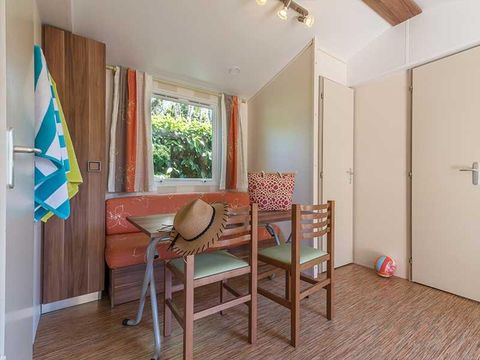 MOBILHOME 5 personnes - CLASSIC 27-2  >10ans - maxi 4 adultes - TV, 2 chambres, environ 27m²