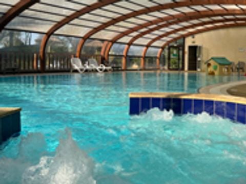 MOBILHOME 6 personnes - CLASSIC 30-3  >10ans - maxi 4 adultes - TV, 3 chambres, environ 30m²