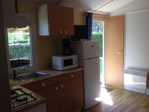 MOBILHOME 6 personnes - CLASSIC 30-3  >10ans - maxi 4 adultes - TV, 3 chambres, environ 30m²