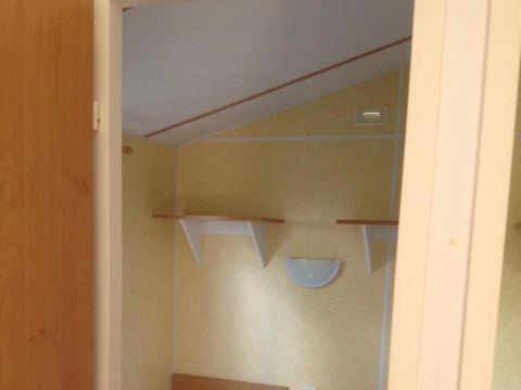 MOBILHOME 6 personnes - CLASSIC 30-3  >10ans - maxi 4 adultes - TV, 3 chambres, environ 30m²