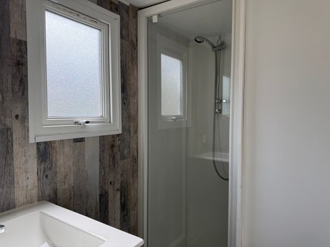 MOBILHOME 6 personnes - CLASSIC 30-3  >10ans - maxi 4 adultes - TV, 3 chambres, environ 30m²