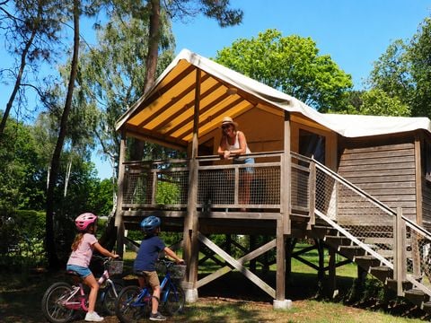 HÉBERGEMENT INSOLITE 5 personnes - INSOLITE 25-2 (Cabane sur pilotis Ecologe) >10ans  ; maxi 4 adultes (Lits superposés) TV