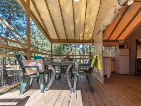 HÉBERGEMENT INSOLITE 5 personnes - INSOLITE 25-2 (Cabane sur pilotis Ecologe) >10ans  ; maxi 4 adultes (Lits superposés) TV