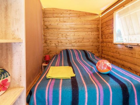 Insolite 5 personnes - INSOLITE 25-2 (Cabane sur pilotis Ecologe) >10ans ; maxi 4 adultes (Lits superposés) TV